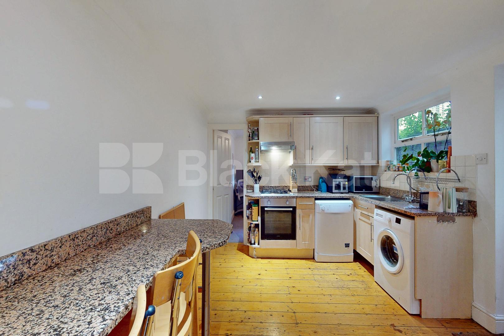 Spacious garden flat on bordering Clapham and Brixton. Ashmere Grove, Clapham / Brixton